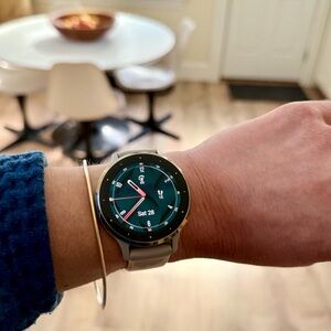Garmin Venu 3s smart watch.  Still in great working condition.